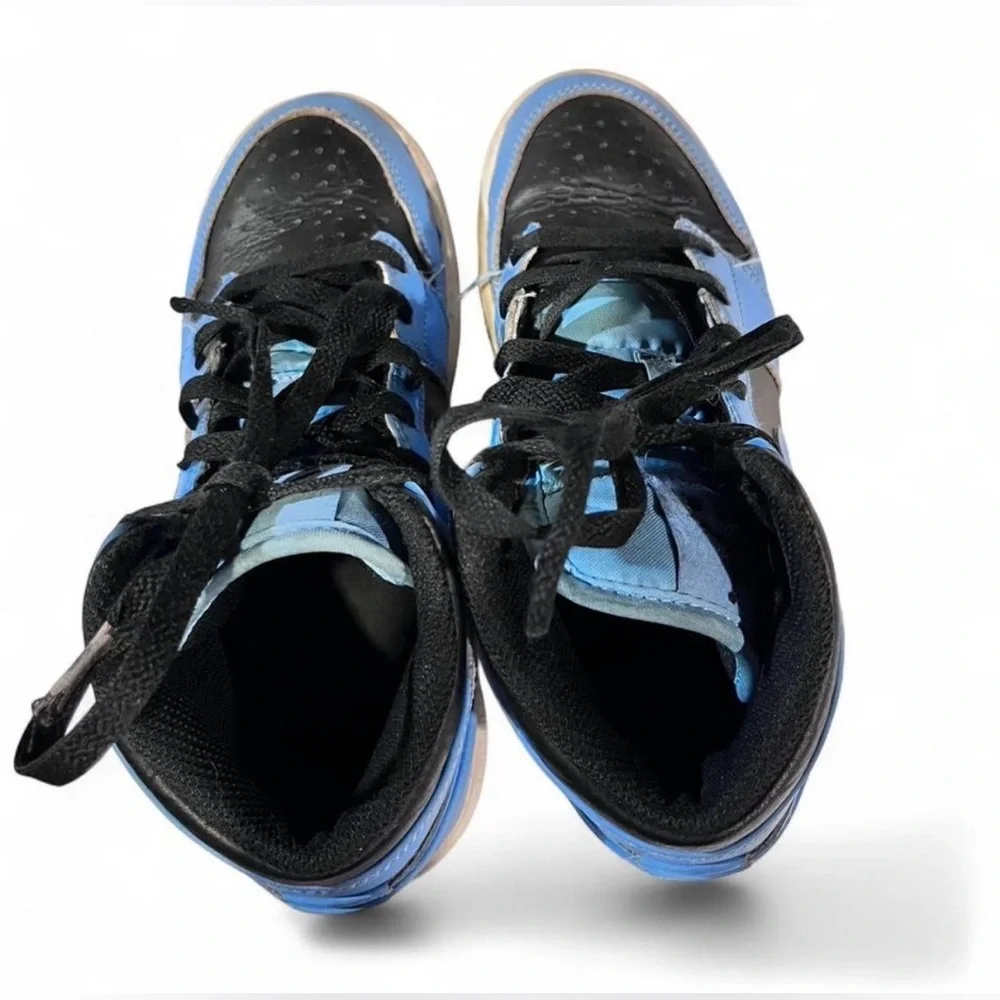 Kids Nike Air Jordan 1 Mid Trainers Sneakers in Black & Light Blue
